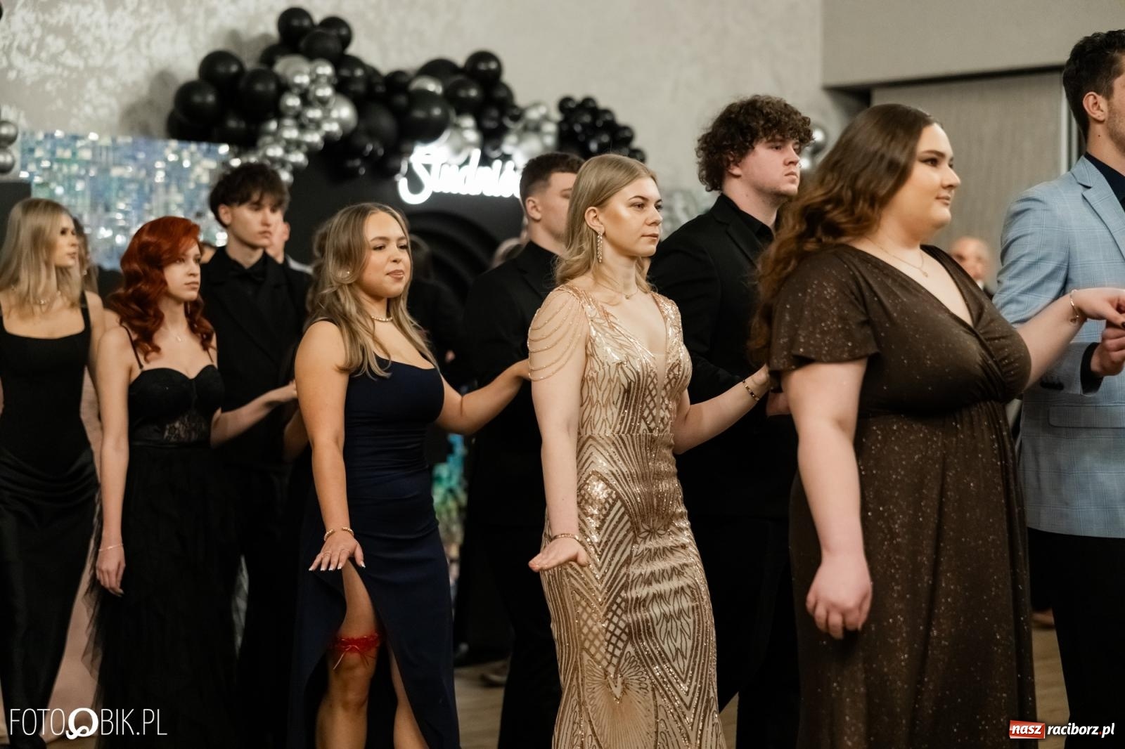 Zdjęcie w galerii na portalu naszraciborz.pl: ZSO nr 1 w Raciborzu po raz pierwszy bawi się na studniówce w Rudach [FOTO i WIDEO] wiadomości z regionu