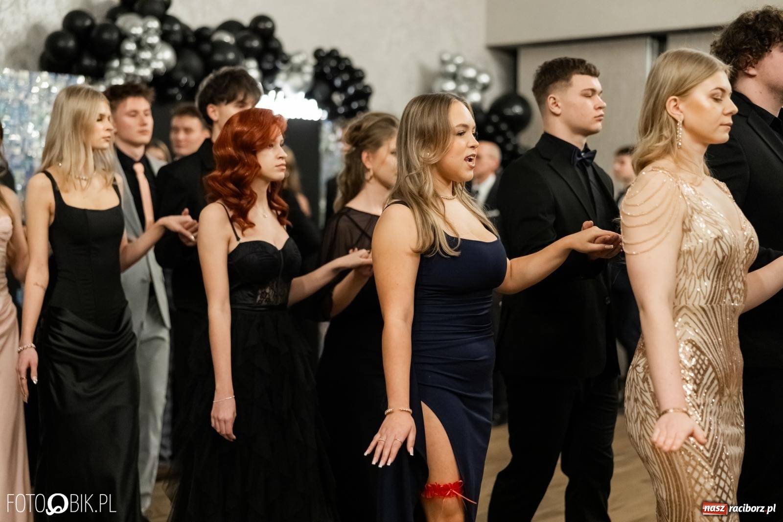 Zdjęcie w galerii na portalu naszraciborz.pl: ZSO nr 1 w Raciborzu po raz pierwszy bawi się na studniówce w Rudach [FOTO i WIDEO] wiadomości z regionu