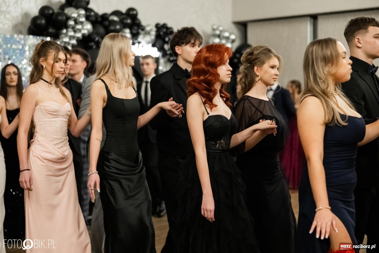 Zdjęcie w galerii na portalu naszraciborz.pl: ZSO nr 1 w Raciborzu po raz pierwszy bawi się na studniówce w Rudach [FOTO i WIDEO] wiadomości z regionu