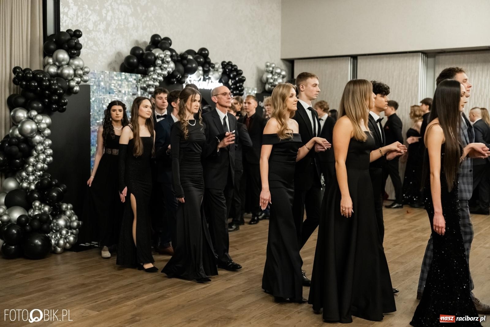 Zdjęcie w galerii na portalu naszraciborz.pl: ZSO nr 1 w Raciborzu po raz pierwszy bawi się na studniówce w Rudach [FOTO i WIDEO] wiadomości z regionu