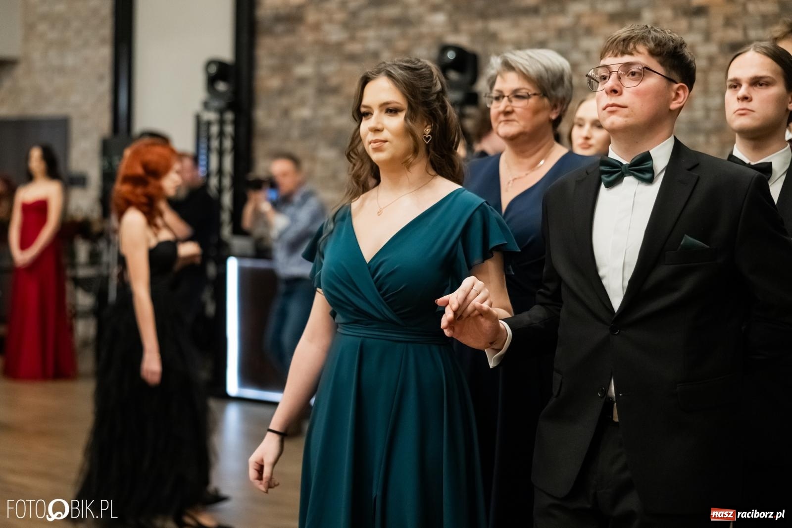 Zdjęcie w galerii na portalu naszraciborz.pl: ZSO nr 1 w Raciborzu po raz pierwszy bawi się na studniówce w Rudach [FOTO i WIDEO] wiadomości z regionu