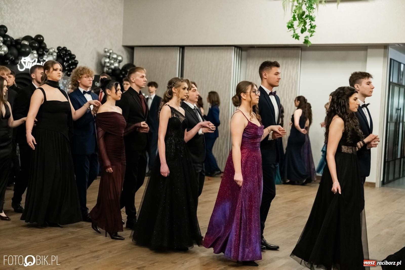 Zdjęcie w galerii na portalu naszraciborz.pl: ZSO nr 1 w Raciborzu po raz pierwszy bawi się na studniówce w Rudach [FOTO i WIDEO] wiadomości z regionu