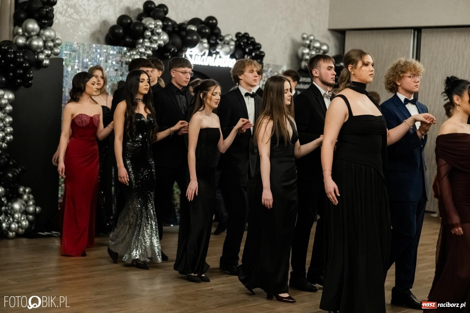 Zdjęcie w galerii na portalu naszraciborz.pl: ZSO nr 1 w Raciborzu po raz pierwszy bawi się na studniówce w Rudach [FOTO i WIDEO] wiadomości z regionu