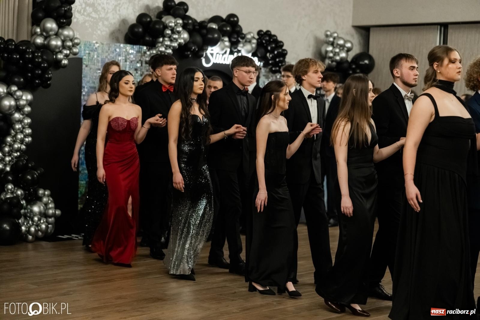 Zdjęcie w galerii na portalu naszraciborz.pl: ZSO nr 1 w Raciborzu po raz pierwszy bawi się na studniówce w Rudach [FOTO i WIDEO] wiadomości z regionu