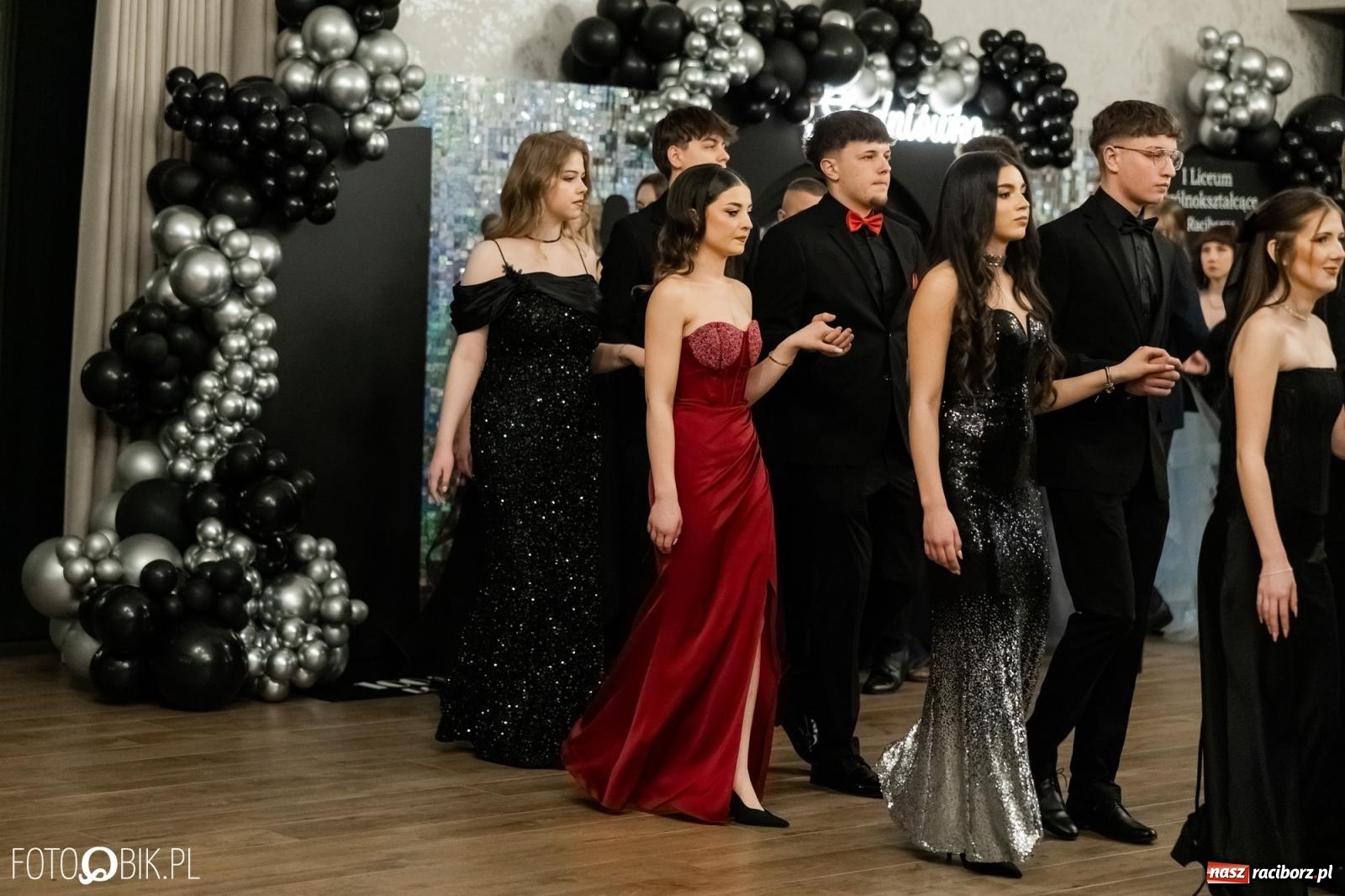 Zdjęcie w galerii na portalu naszraciborz.pl: ZSO nr 1 w Raciborzu po raz pierwszy bawi się na studniówce w Rudach [FOTO i WIDEO] wiadomości z regionu