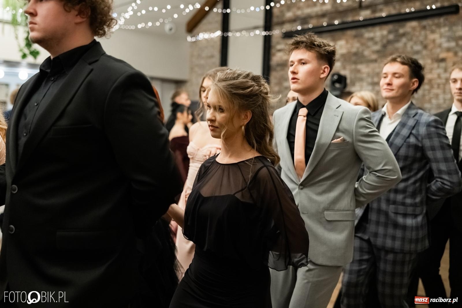 Zdjęcie w galerii na portalu naszraciborz.pl: ZSO nr 1 w Raciborzu po raz pierwszy bawi się na studniówce w Rudach [FOTO i WIDEO] wiadomości z regionu