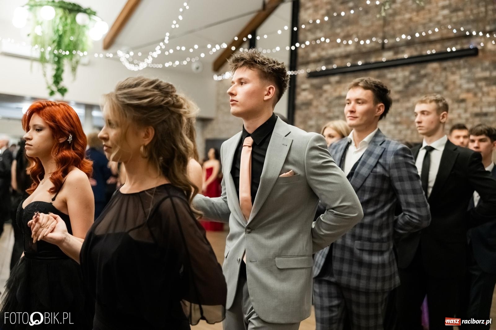 Zdjęcie w galerii na portalu naszraciborz.pl: ZSO nr 1 w Raciborzu po raz pierwszy bawi się na studniówce w Rudach [FOTO i WIDEO] wiadomości z regionu