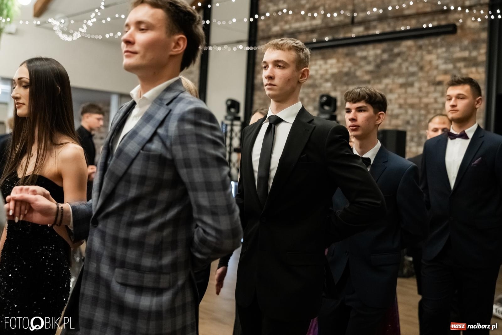 Zdjęcie w galerii na portalu naszraciborz.pl: ZSO nr 1 w Raciborzu po raz pierwszy bawi się na studniówce w Rudach [FOTO i WIDEO] wiadomości z regionu