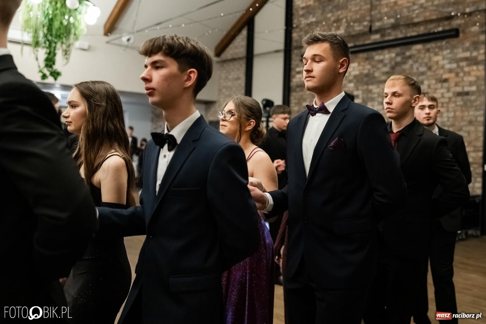 Zdjęcie w galerii na portalu naszraciborz.pl: ZSO nr 1 w Raciborzu po raz pierwszy bawi się na studniówce w Rudach [FOTO i WIDEO] wiadomości z regionu