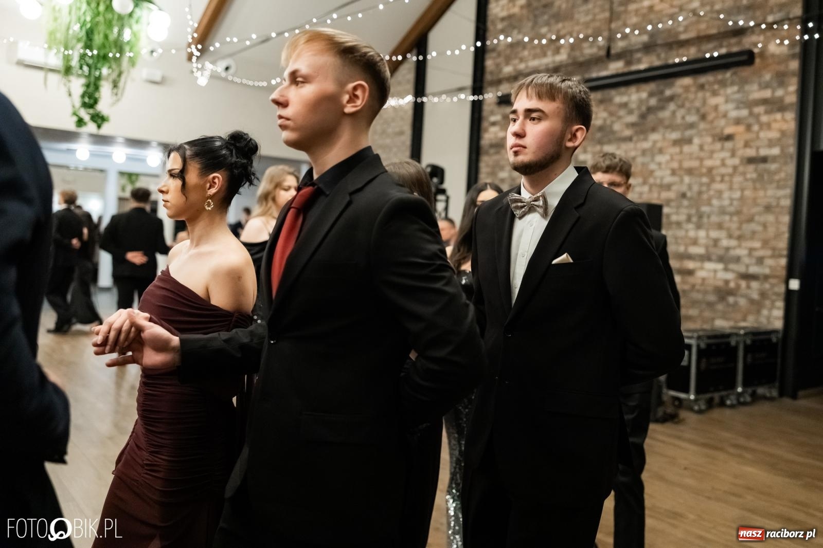 Zdjęcie w galerii na portalu naszraciborz.pl: ZSO nr 1 w Raciborzu po raz pierwszy bawi się na studniówce w Rudach [FOTO i WIDEO] wiadomości z regionu