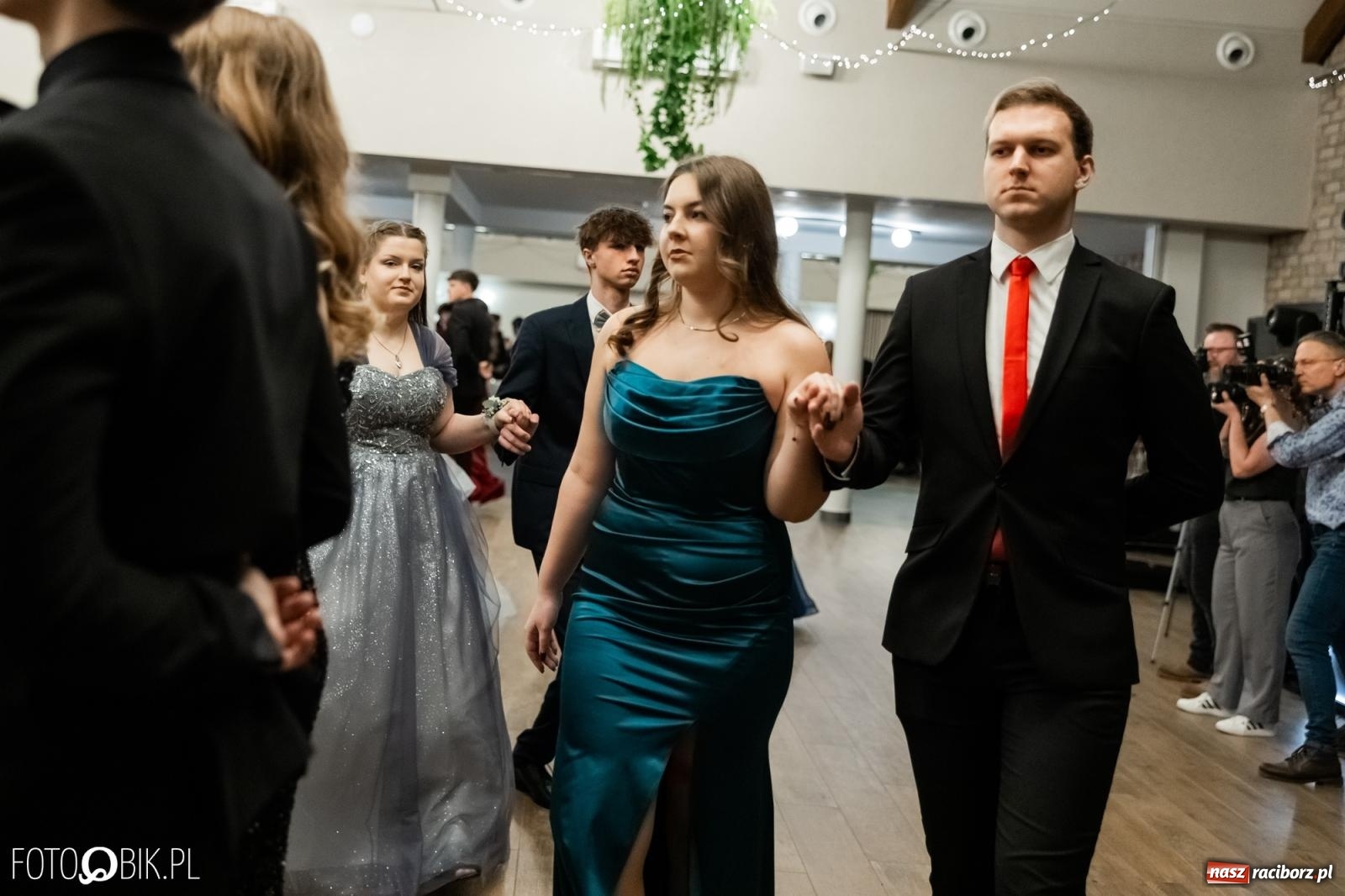 Zdjęcie w galerii na portalu naszraciborz.pl: ZSO nr 1 w Raciborzu po raz pierwszy bawi się na studniówce w Rudach [FOTO i WIDEO] wiadomości z regionu