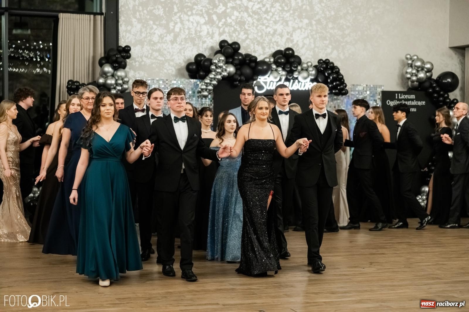 Zdjęcie w galerii na portalu naszraciborz.pl: ZSO nr 1 w Raciborzu po raz pierwszy bawi się na studniówce w Rudach [FOTO i WIDEO] wiadomości z regionu