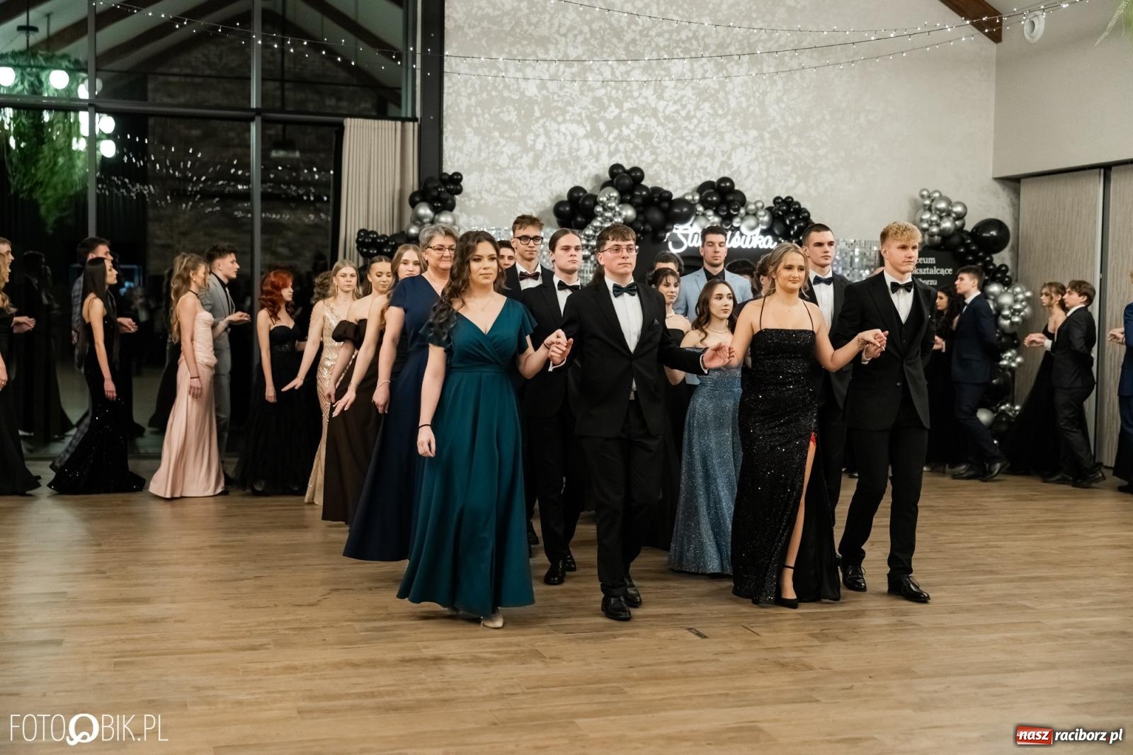 Zdjęcie w galerii na portalu naszraciborz.pl: ZSO nr 1 w Raciborzu po raz pierwszy bawi się na studniówce w Rudach [FOTO i WIDEO] wiadomości z regionu