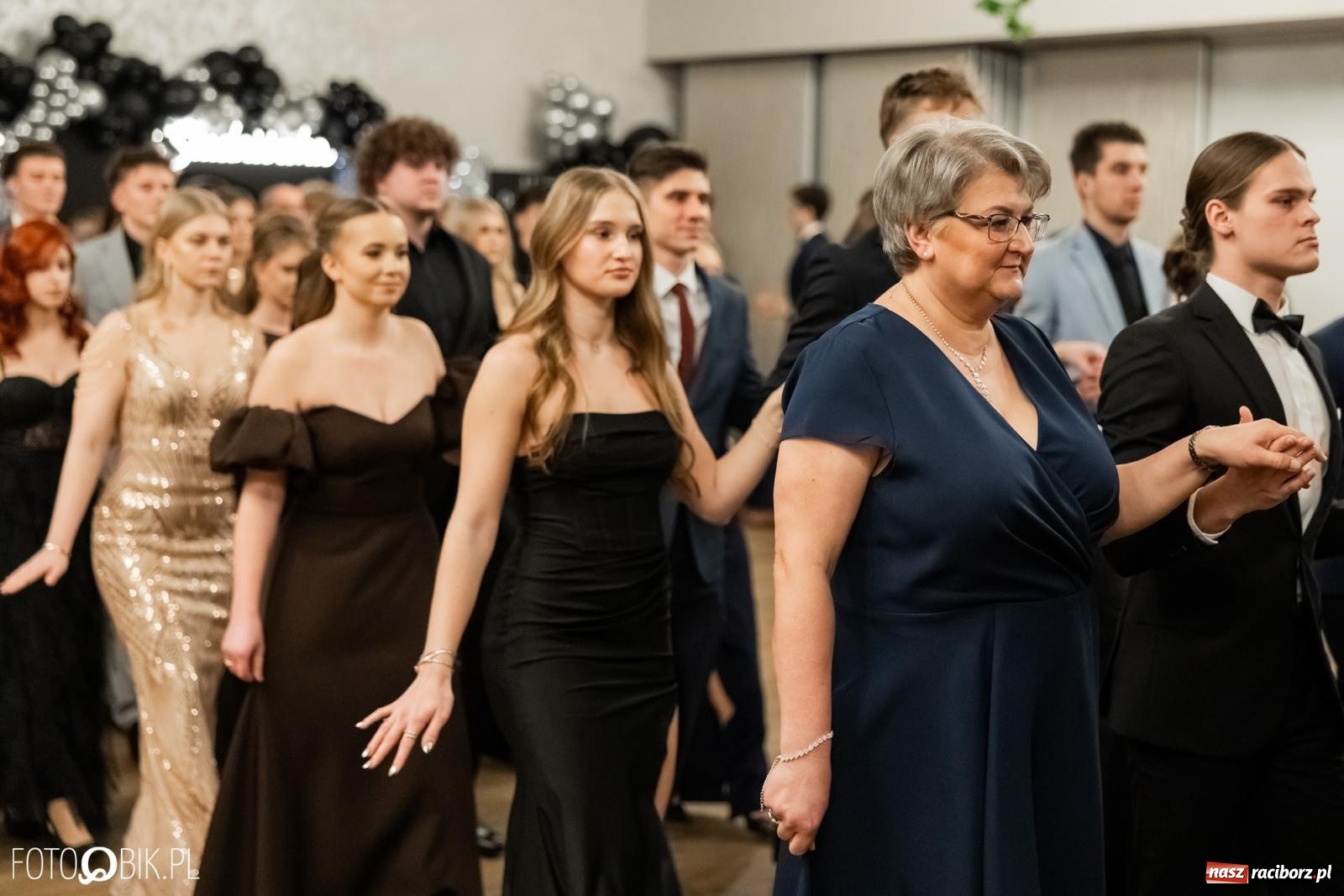 Zdjęcie w galerii na portalu naszraciborz.pl: ZSO nr 1 w Raciborzu po raz pierwszy bawi się na studniówce w Rudach [FOTO i WIDEO] wiadomości z regionu