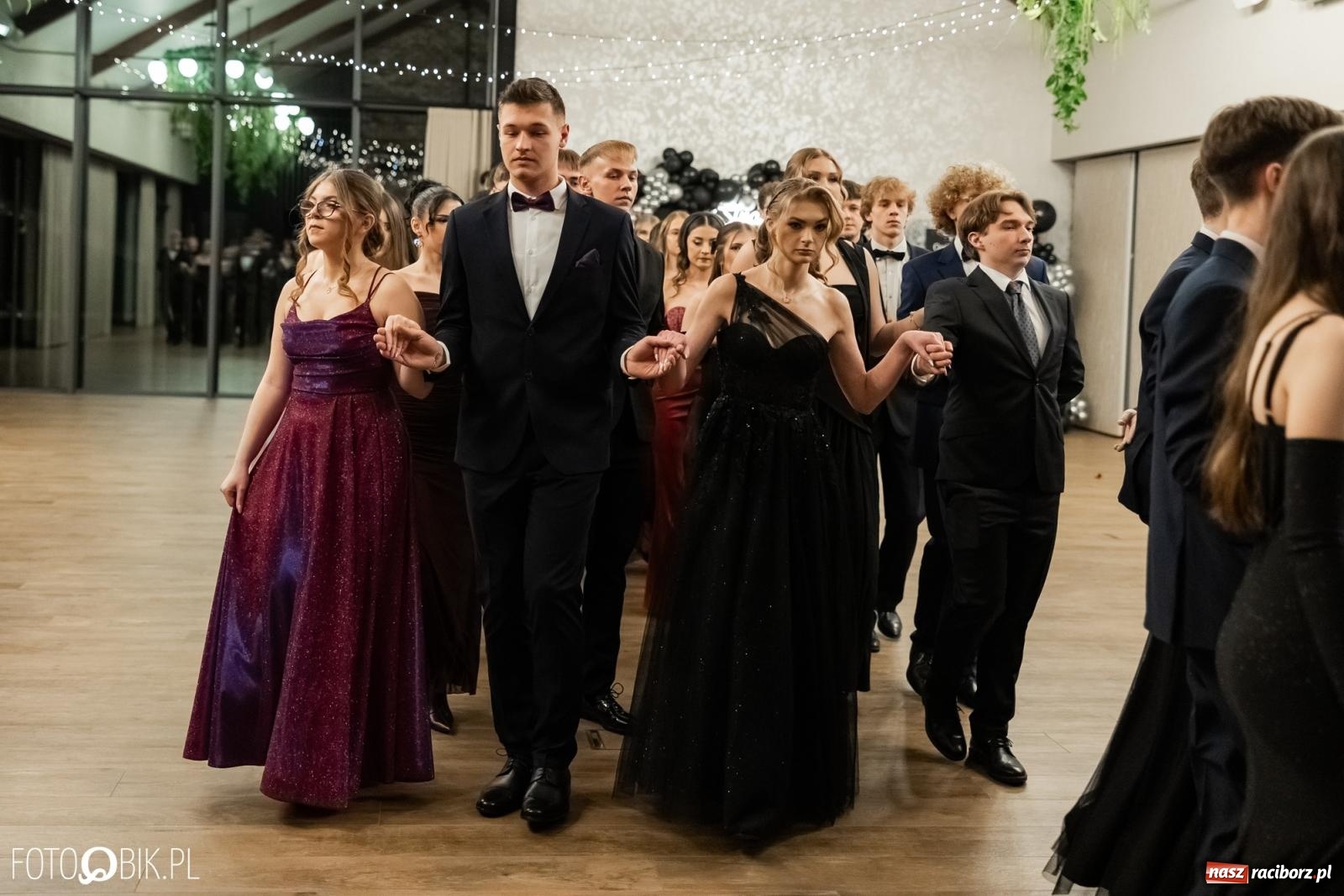 Zdjęcie w galerii na portalu naszraciborz.pl: ZSO nr 1 w Raciborzu po raz pierwszy bawi się na studniówce w Rudach [FOTO i WIDEO] wiadomości z regionu