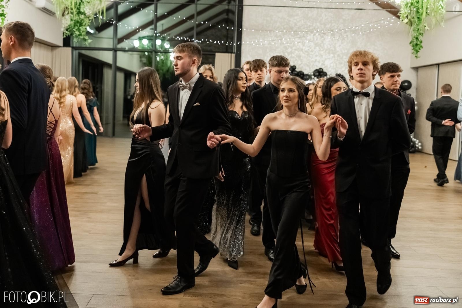 Zdjęcie w galerii na portalu naszraciborz.pl: ZSO nr 1 w Raciborzu po raz pierwszy bawi się na studniówce w Rudach [FOTO i WIDEO] wiadomości z regionu