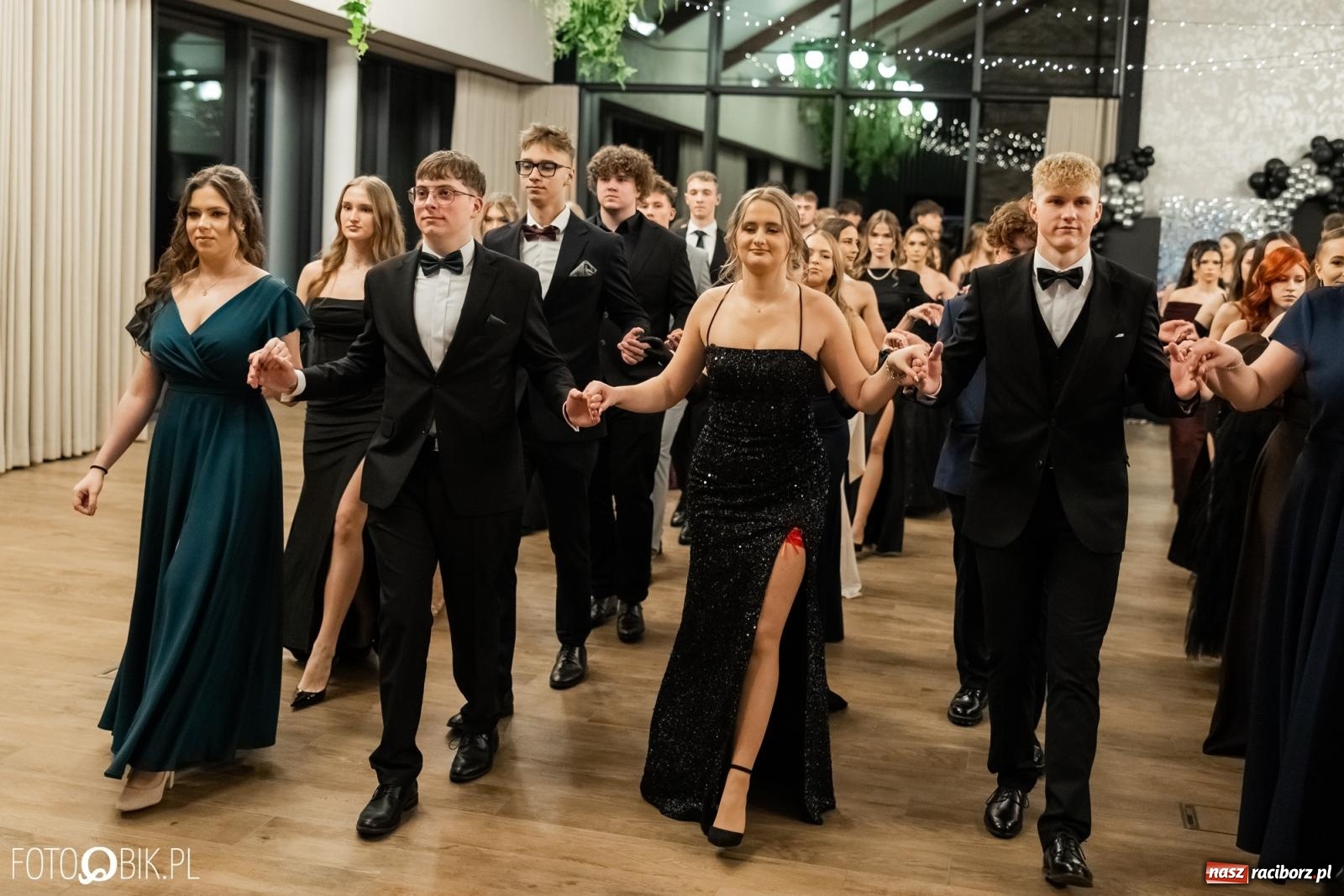 Zdjęcie w galerii na portalu naszraciborz.pl: ZSO nr 1 w Raciborzu po raz pierwszy bawi się na studniówce w Rudach [FOTO i WIDEO] wiadomości z regionu