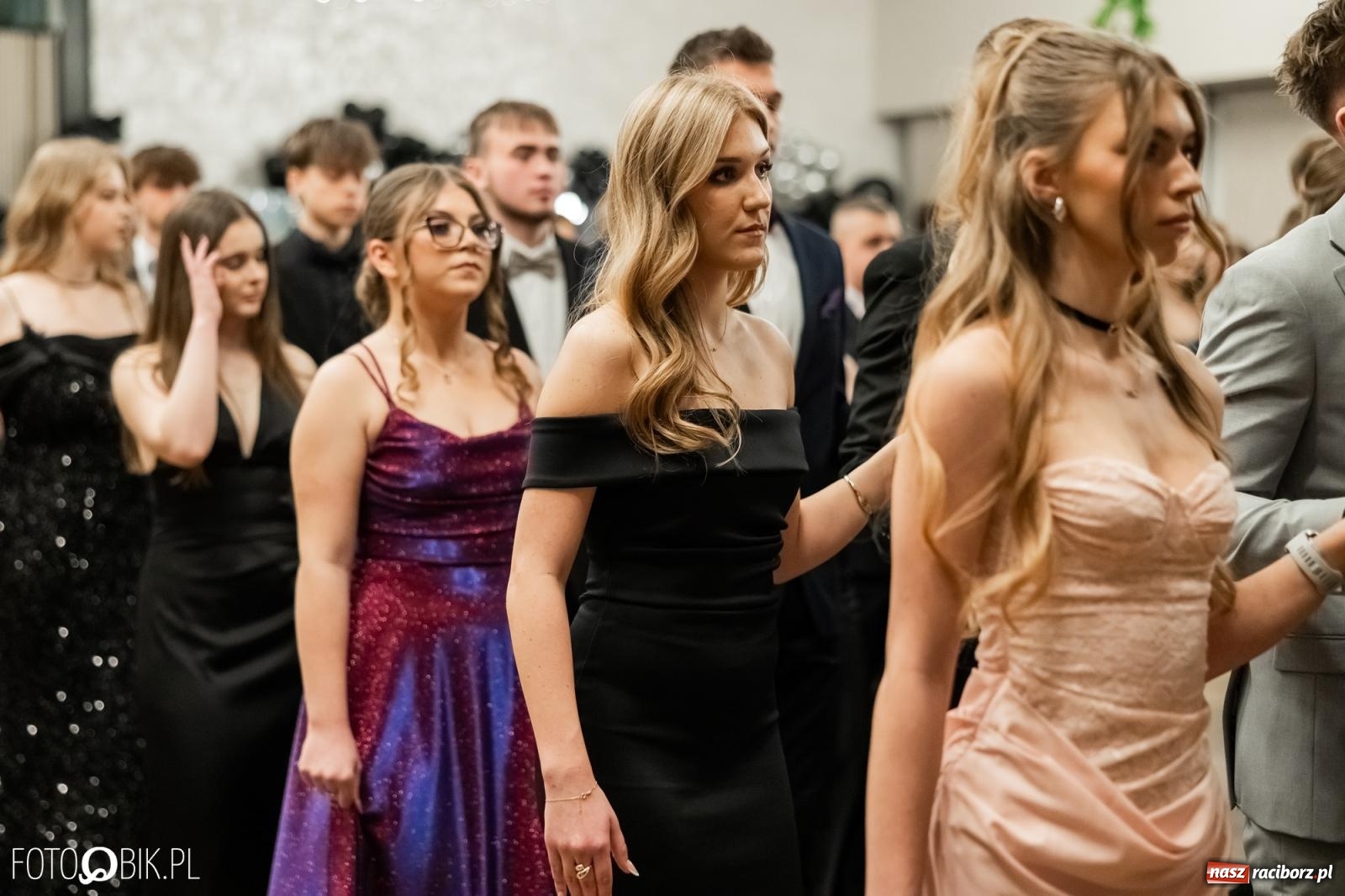 Zdjęcie w galerii na portalu naszraciborz.pl: ZSO nr 1 w Raciborzu po raz pierwszy bawi się na studniówce w Rudach [FOTO i WIDEO] wiadomości z regionu