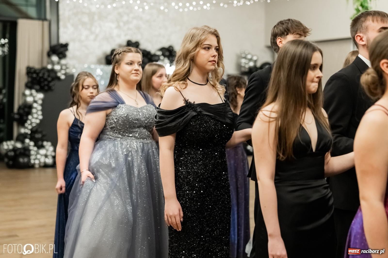 Zdjęcie w galerii na portalu naszraciborz.pl: ZSO nr 1 w Raciborzu po raz pierwszy bawi się na studniówce w Rudach [FOTO i WIDEO] wiadomości z regionu