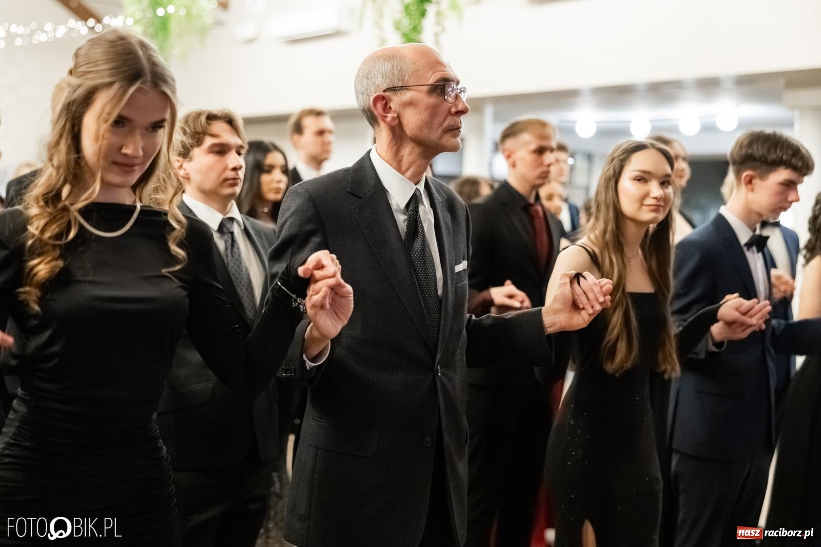 Zdjęcie w galerii na portalu naszraciborz.pl: ZSO nr 1 w Raciborzu po raz pierwszy bawi się na studniówce w Rudach [FOTO i WIDEO] wiadomości z regionu