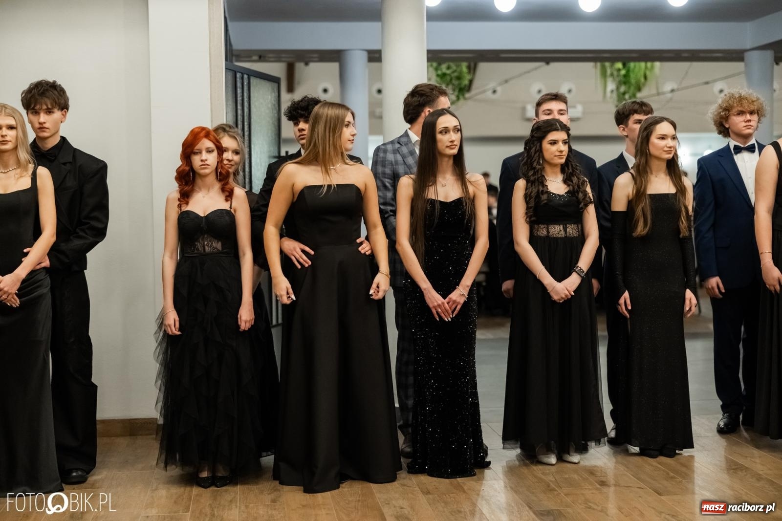 Zdjęcie w galerii na portalu naszraciborz.pl: ZSO nr 1 w Raciborzu po raz pierwszy bawi się na studniówce w Rudach [FOTO i WIDEO] wiadomości z regionu