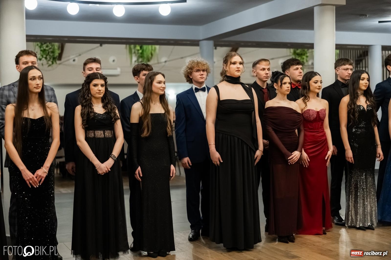 Zdjęcie w galerii na portalu naszraciborz.pl: ZSO nr 1 w Raciborzu po raz pierwszy bawi się na studniówce w Rudach [FOTO i WIDEO] wiadomości z regionu