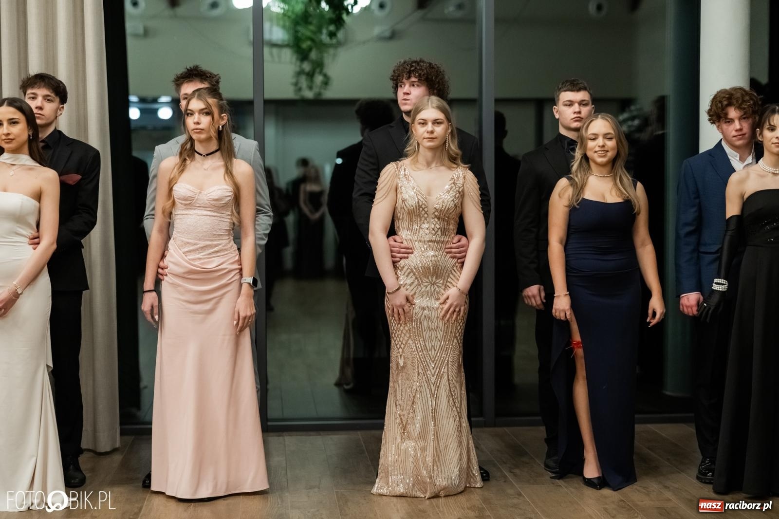 Zdjęcie w galerii na portalu naszraciborz.pl: ZSO nr 1 w Raciborzu po raz pierwszy bawi się na studniówce w Rudach [FOTO i WIDEO] wiadomości z regionu