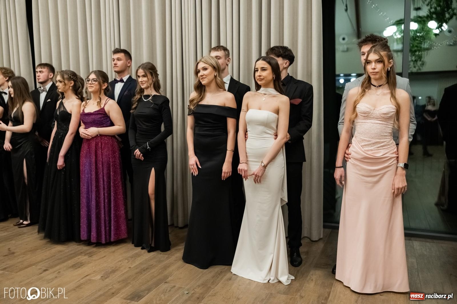 Zdjęcie w galerii na portalu naszraciborz.pl: ZSO nr 1 w Raciborzu po raz pierwszy bawi się na studniówce w Rudach [FOTO i WIDEO] wiadomości z regionu