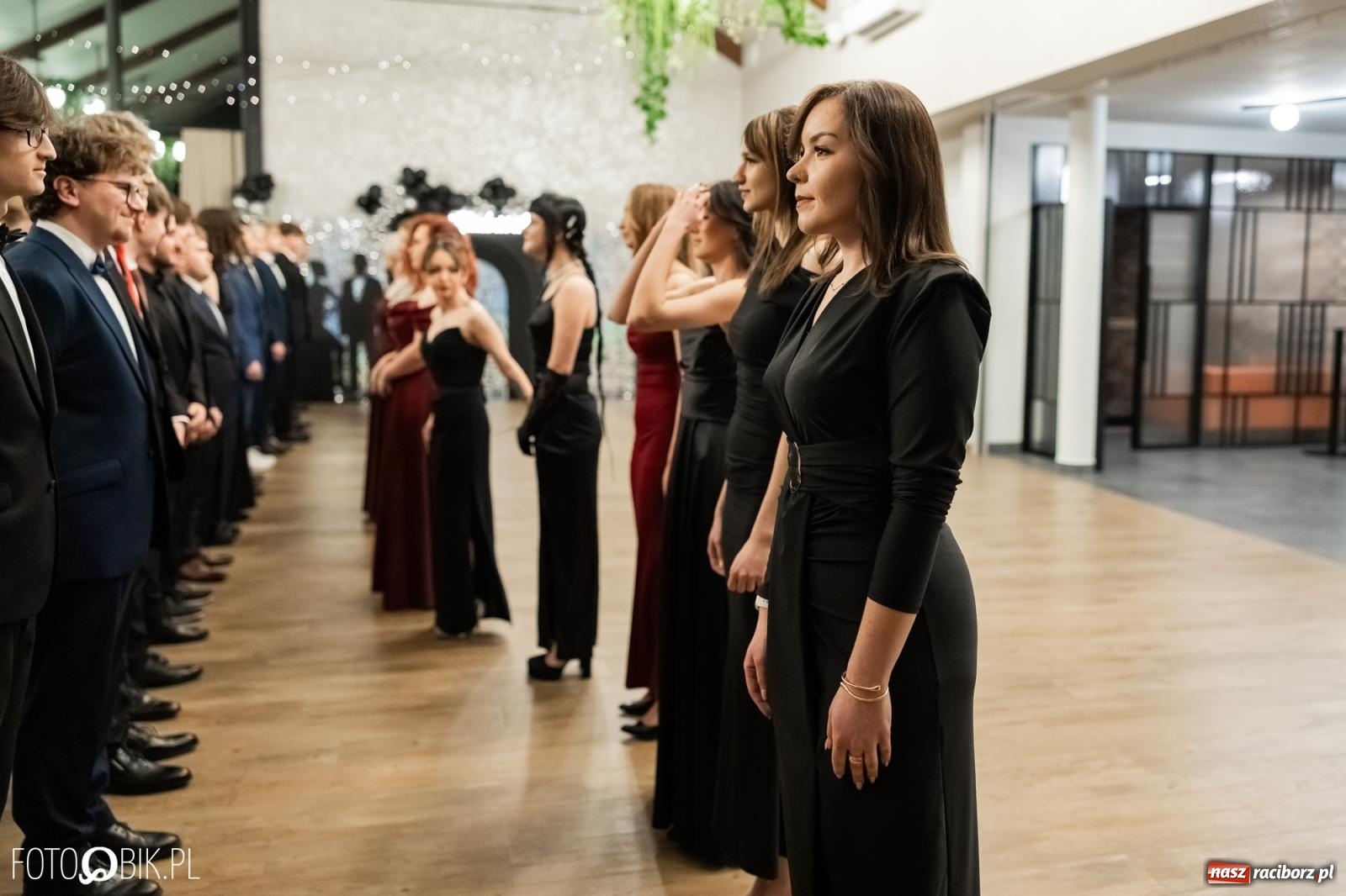 Zdjęcie w galerii na portalu naszraciborz.pl: ZSO nr 1 w Raciborzu po raz pierwszy bawi się na studniówce w Rudach [FOTO i WIDEO] wiadomości z regionu