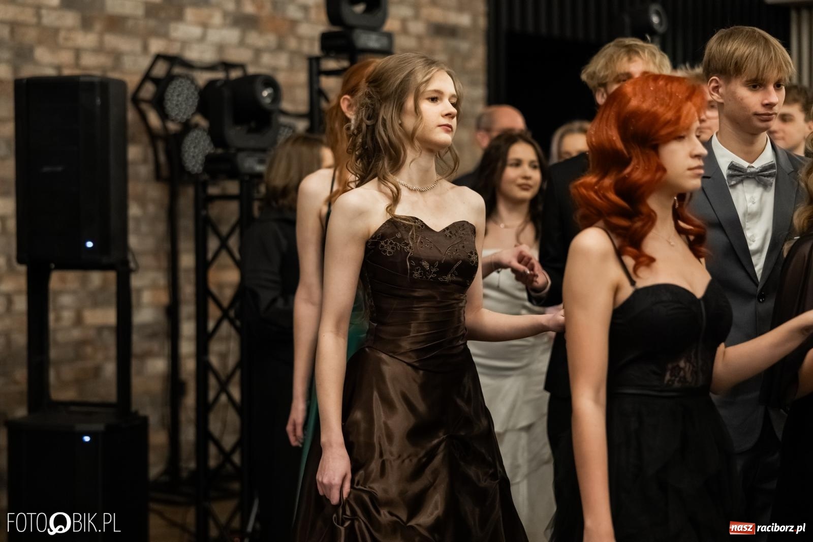 Zdjęcie w galerii na portalu naszraciborz.pl: ZSO nr 1 w Raciborzu po raz pierwszy bawi się na studniówce w Rudach [FOTO i WIDEO] wiadomości z regionu