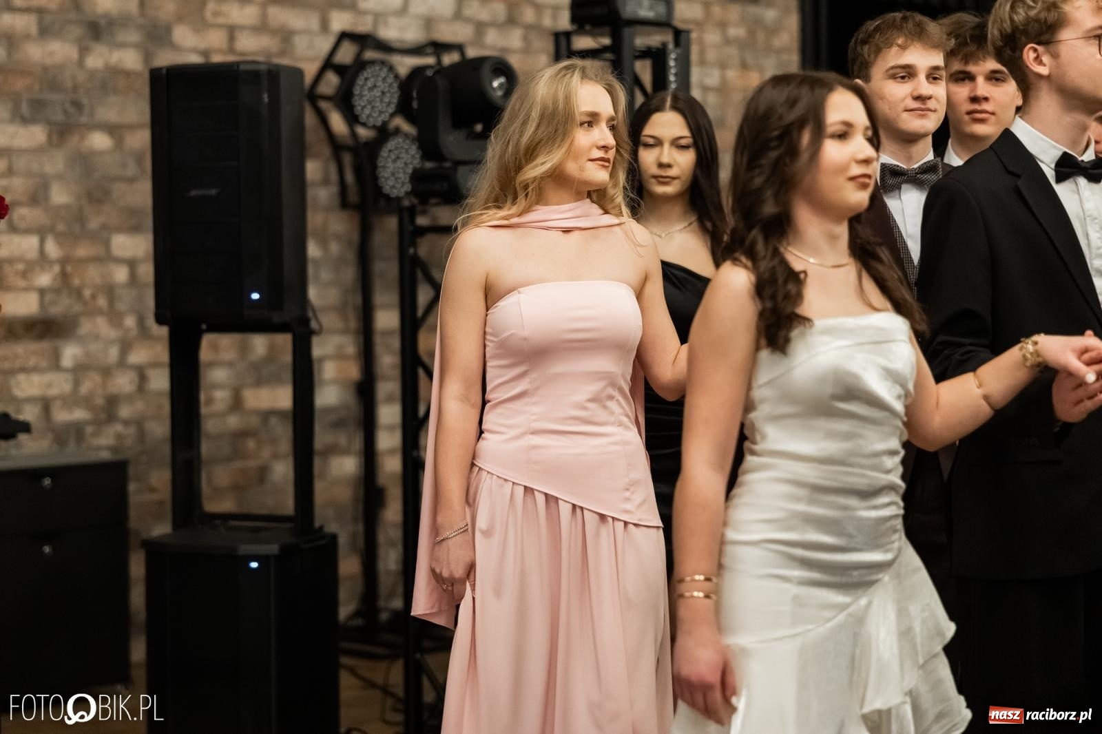 Zdjęcie w galerii na portalu naszraciborz.pl: ZSO nr 1 w Raciborzu po raz pierwszy bawi się na studniówce w Rudach [FOTO i WIDEO] wiadomości z regionu