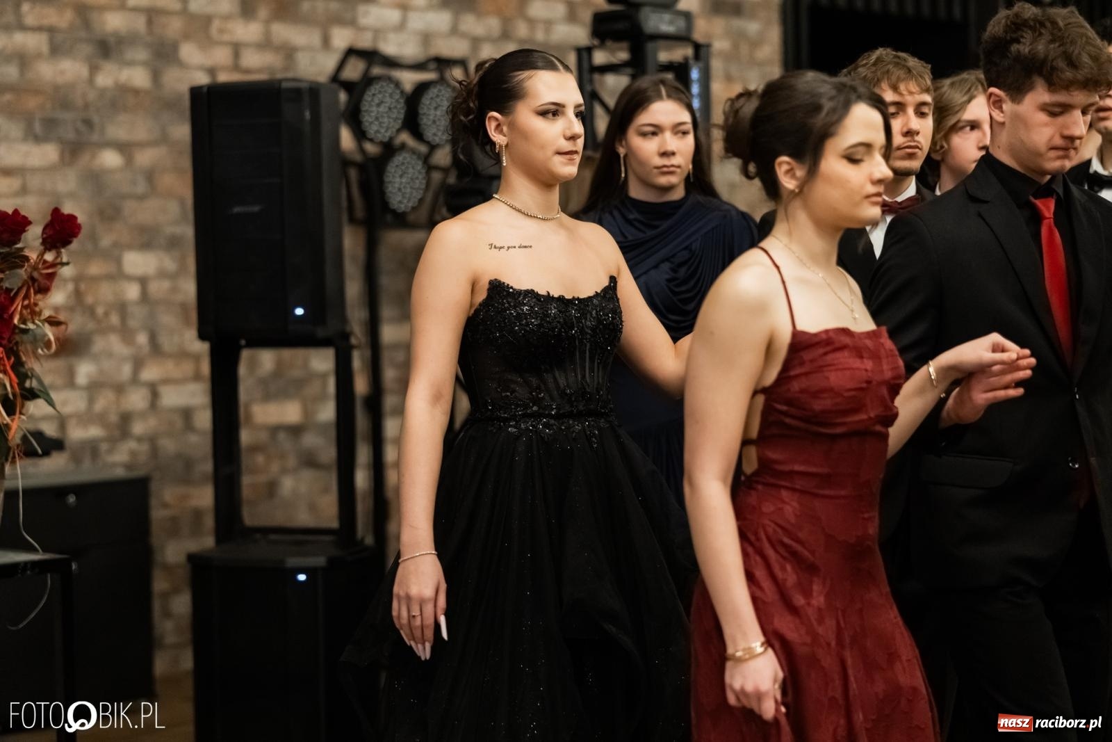 Zdjęcie w galerii na portalu naszraciborz.pl: ZSO nr 1 w Raciborzu po raz pierwszy bawi się na studniówce w Rudach [FOTO i WIDEO] wiadomości z regionu