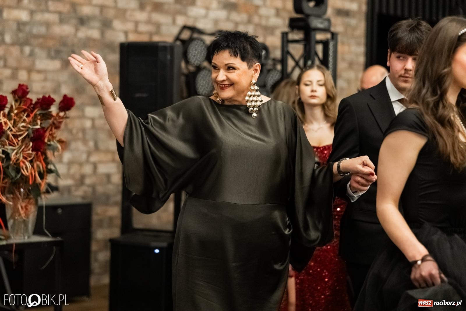 Zdjęcie w galerii na portalu naszraciborz.pl: ZSO nr 1 w Raciborzu po raz pierwszy bawi się na studniówce w Rudach [FOTO i WIDEO] wiadomości z regionu