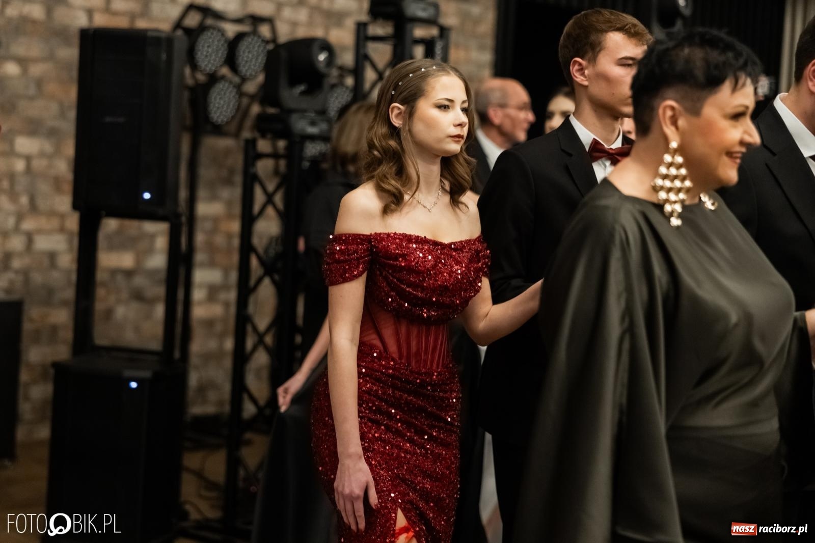 Zdjęcie w galerii na portalu naszraciborz.pl: ZSO nr 1 w Raciborzu po raz pierwszy bawi się na studniówce w Rudach [FOTO i WIDEO] wiadomości z regionu