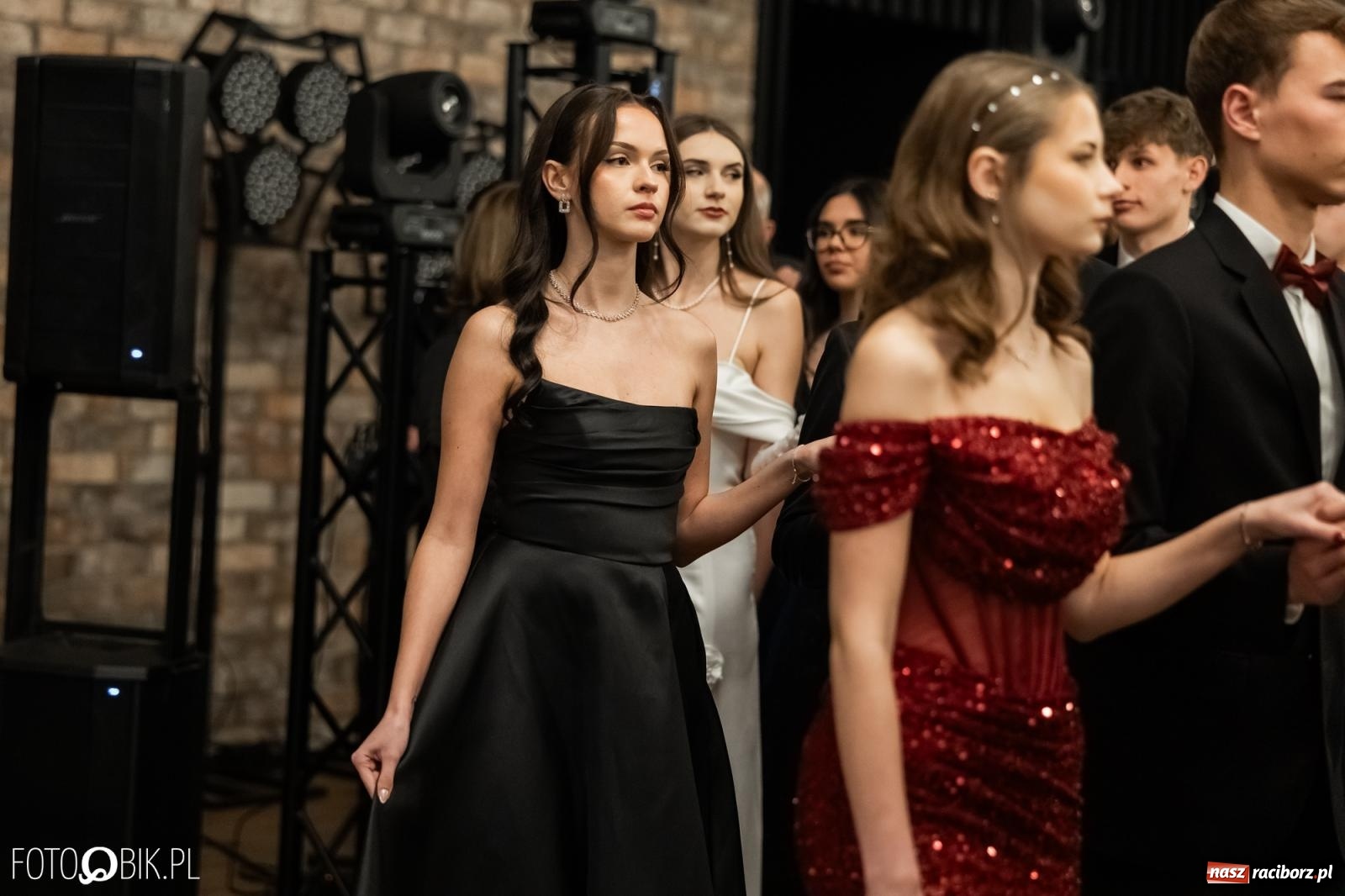 Zdjęcie w galerii na portalu naszraciborz.pl: ZSO nr 1 w Raciborzu po raz pierwszy bawi się na studniówce w Rudach [FOTO i WIDEO] wiadomości z regionu