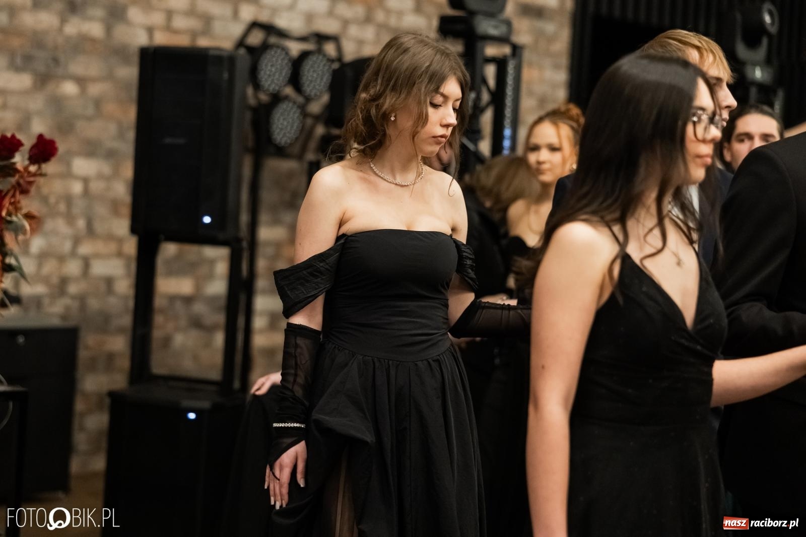 Zdjęcie w galerii na portalu naszraciborz.pl: ZSO nr 1 w Raciborzu po raz pierwszy bawi się na studniówce w Rudach [FOTO i WIDEO] wiadomości z regionu