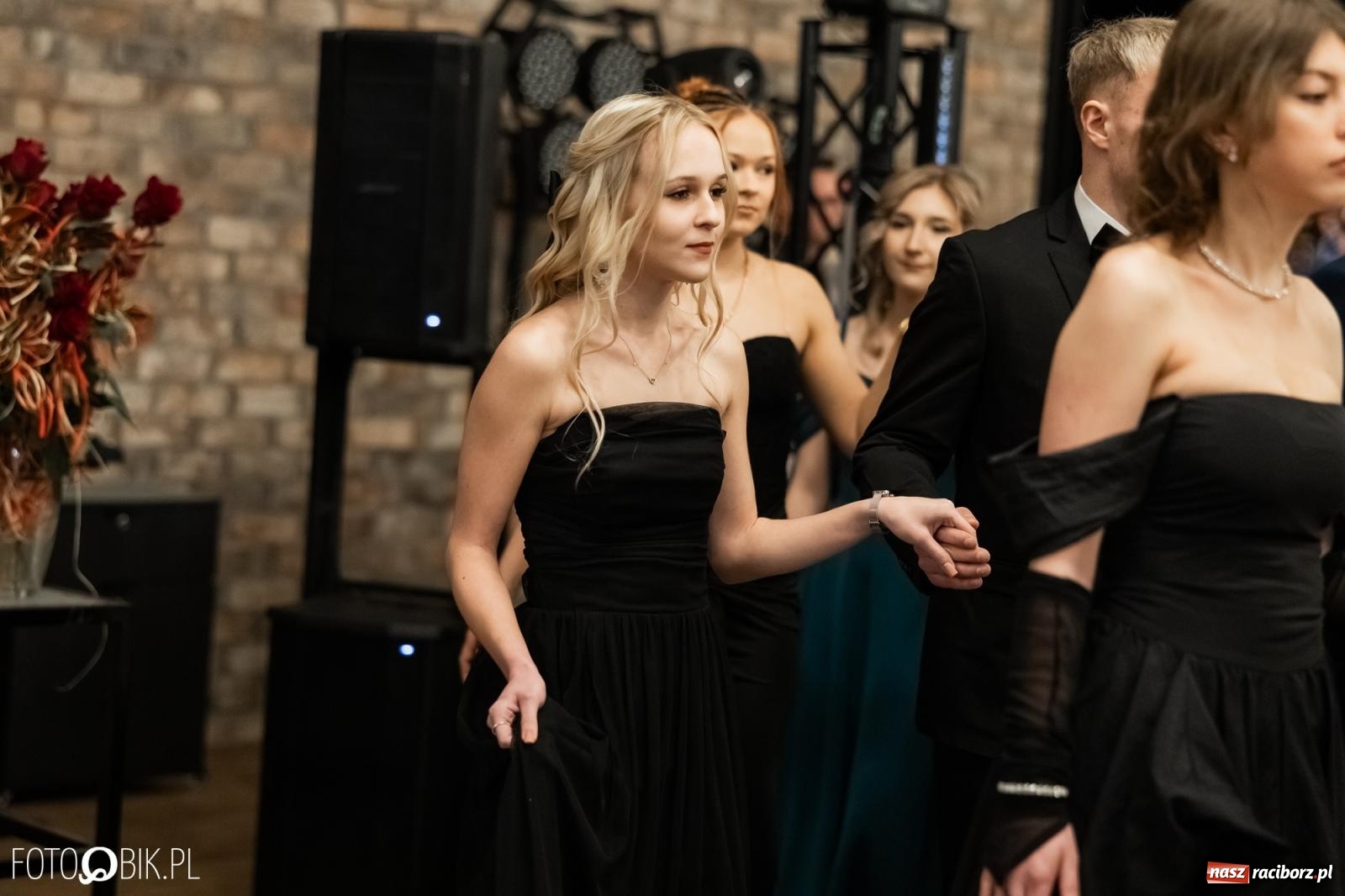 Zdjęcie w galerii na portalu naszraciborz.pl: ZSO nr 1 w Raciborzu po raz pierwszy bawi się na studniówce w Rudach [FOTO i WIDEO] wiadomości z regionu