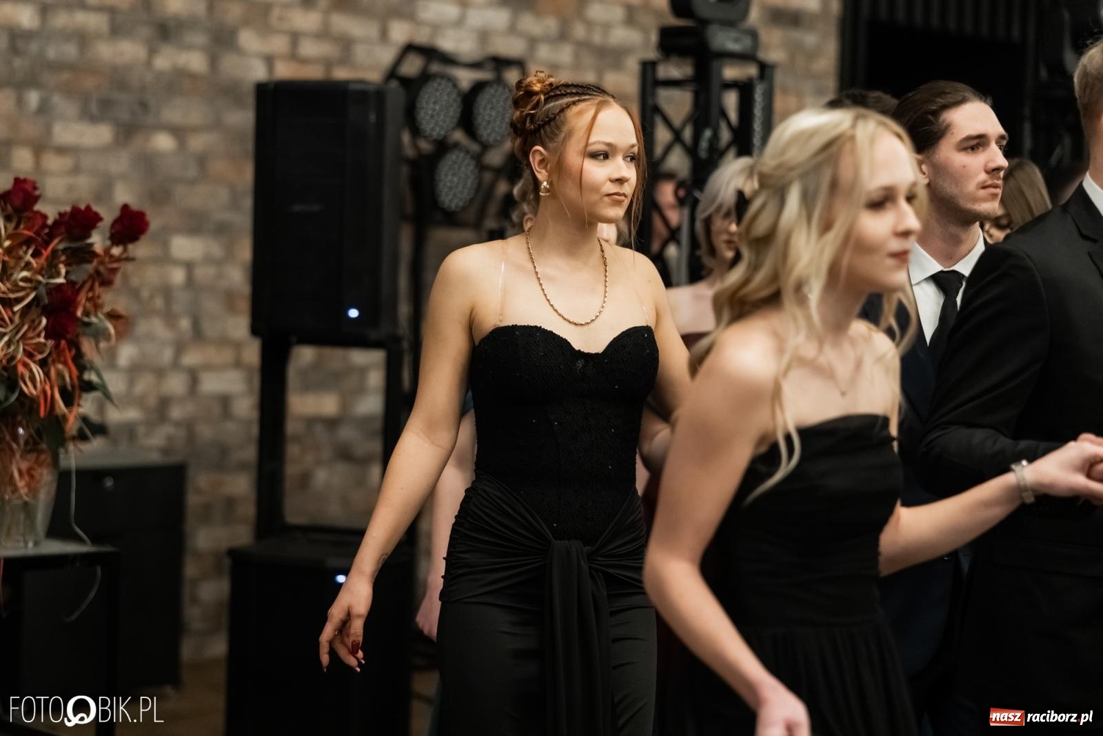 Zdjęcie w galerii na portalu naszraciborz.pl: ZSO nr 1 w Raciborzu po raz pierwszy bawi się na studniówce w Rudach [FOTO i WIDEO] wiadomości z regionu