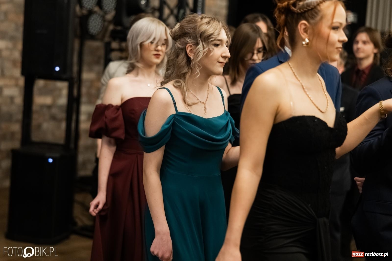 Zdjęcie w galerii na portalu naszraciborz.pl: ZSO nr 1 w Raciborzu po raz pierwszy bawi się na studniówce w Rudach [FOTO i WIDEO] wiadomości z regionu