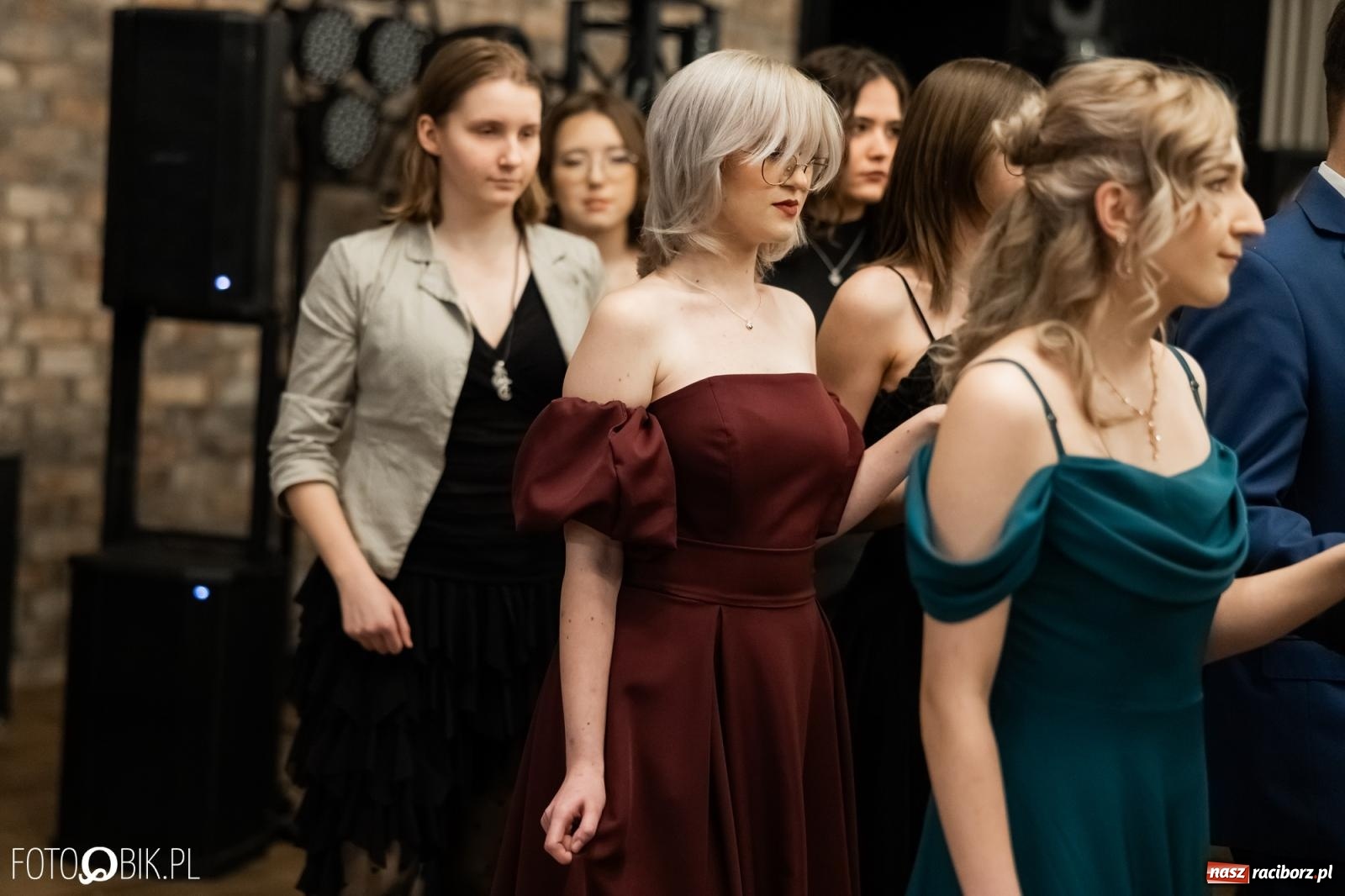 Zdjęcie w galerii na portalu naszraciborz.pl: ZSO nr 1 w Raciborzu po raz pierwszy bawi się na studniówce w Rudach [FOTO i WIDEO] wiadomości z regionu