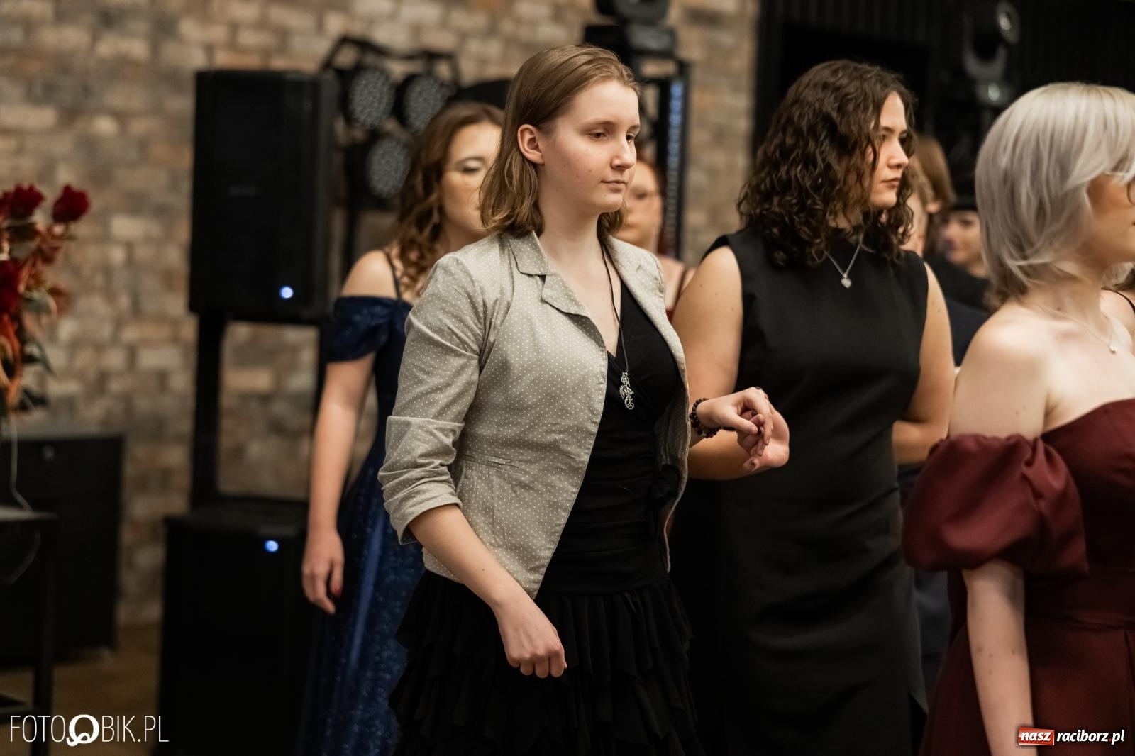 Zdjęcie w galerii na portalu naszraciborz.pl: ZSO nr 1 w Raciborzu po raz pierwszy bawi się na studniówce w Rudach [FOTO i WIDEO] wiadomości z regionu