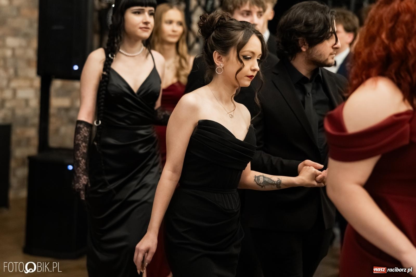 Zdjęcie w galerii na portalu naszraciborz.pl: ZSO nr 1 w Raciborzu po raz pierwszy bawi się na studniówce w Rudach [FOTO i WIDEO] wiadomości z regionu