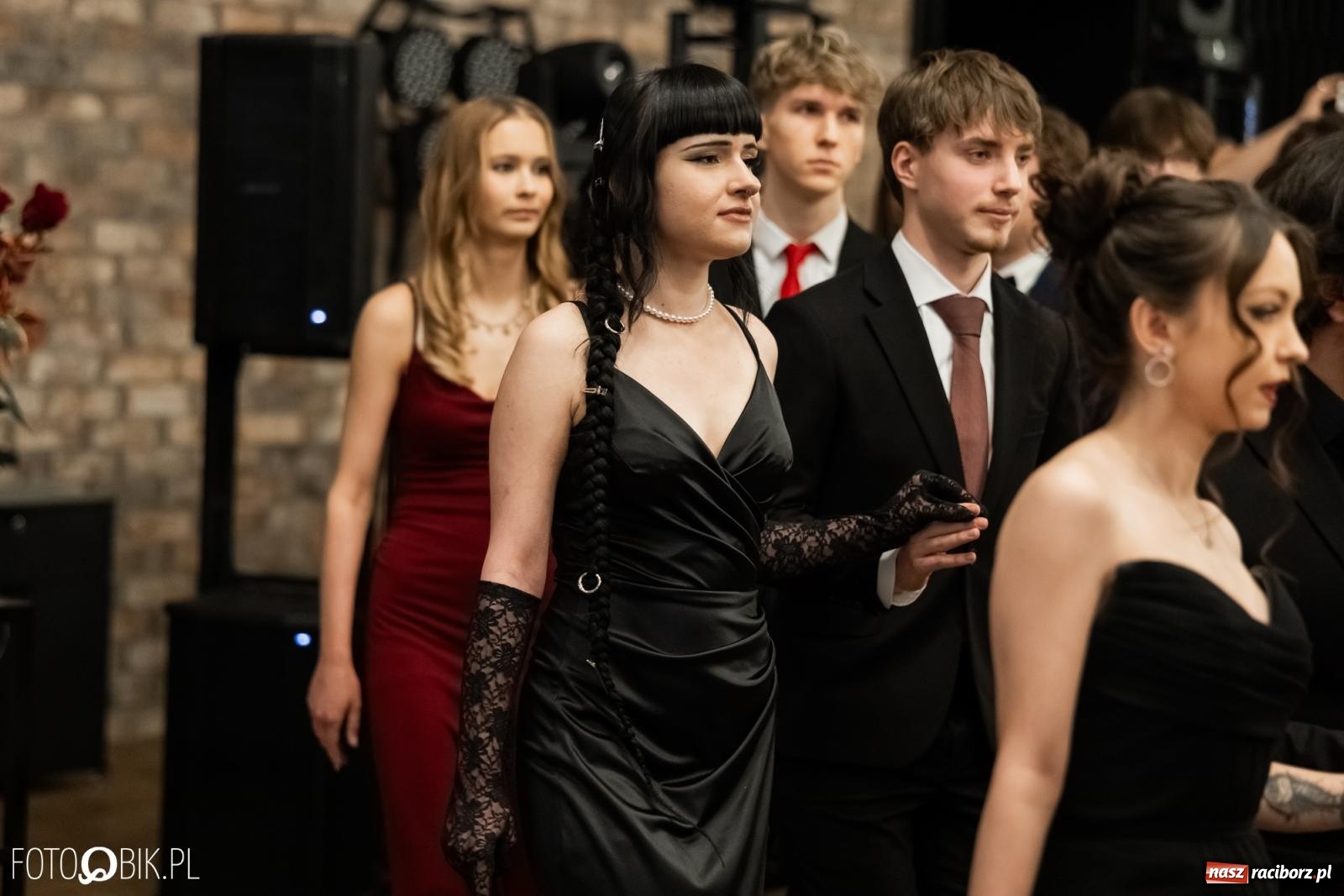 Zdjęcie w galerii na portalu naszraciborz.pl: ZSO nr 1 w Raciborzu po raz pierwszy bawi się na studniówce w Rudach [FOTO i WIDEO] wiadomości z regionu