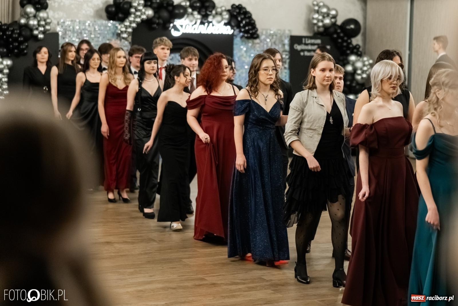 Zdjęcie w galerii na portalu naszraciborz.pl: ZSO nr 1 w Raciborzu po raz pierwszy bawi się na studniówce w Rudach [FOTO i WIDEO] wiadomości z regionu