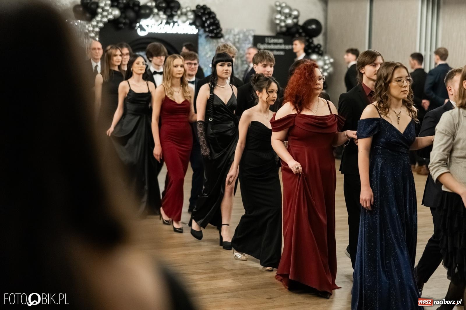 Zdjęcie w galerii na portalu naszraciborz.pl: ZSO nr 1 w Raciborzu po raz pierwszy bawi się na studniówce w Rudach [FOTO i WIDEO] wiadomości z regionu