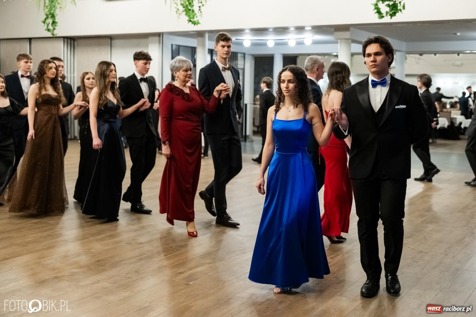 Zdjęcie w galerii na portalu naszraciborz.pl: ZSO nr 1 w Raciborzu po raz pierwszy bawi się na studniówce w Rudach [FOTO i WIDEO] wiadomości z regionu