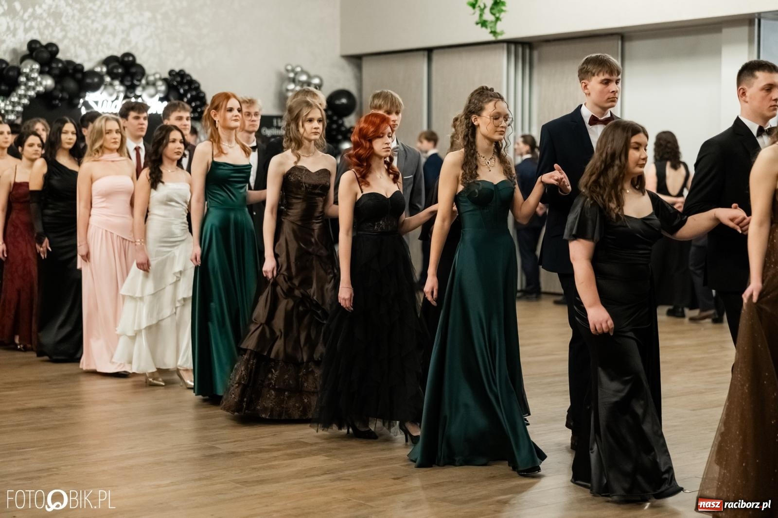 Zdjęcie w galerii na portalu naszraciborz.pl: ZSO nr 1 w Raciborzu po raz pierwszy bawi się na studniówce w Rudach [FOTO i WIDEO] wiadomości z regionu