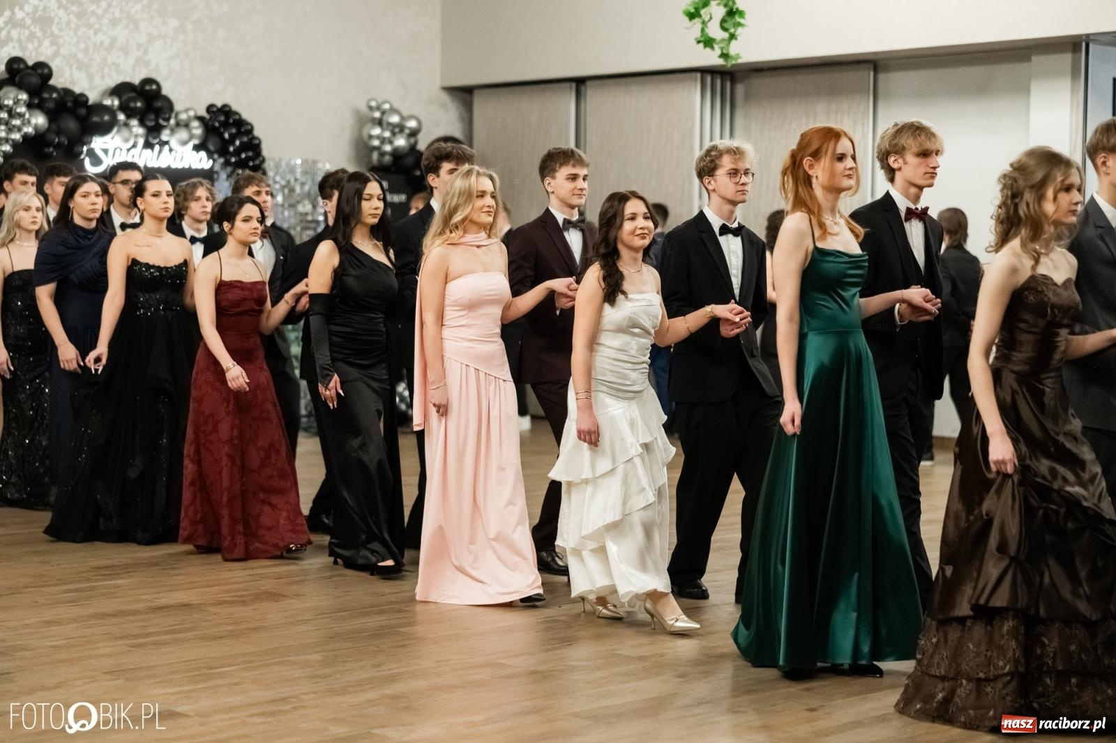 Zdjęcie w galerii na portalu naszraciborz.pl: ZSO nr 1 w Raciborzu po raz pierwszy bawi się na studniówce w Rudach [FOTO i WIDEO] wiadomości z regionu