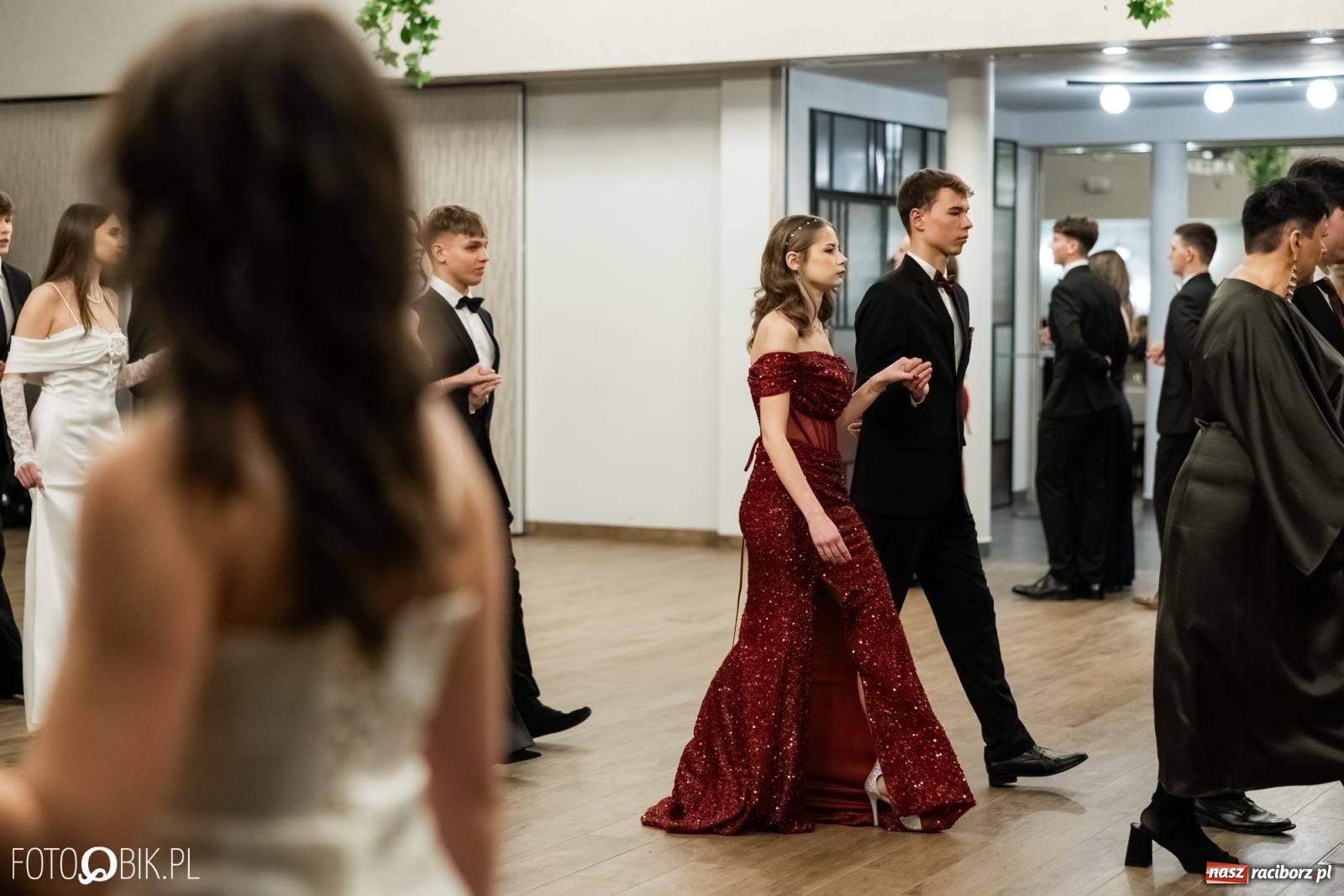 Zdjęcie w galerii na portalu naszraciborz.pl: ZSO nr 1 w Raciborzu po raz pierwszy bawi się na studniówce w Rudach [FOTO i WIDEO] wiadomości z regionu