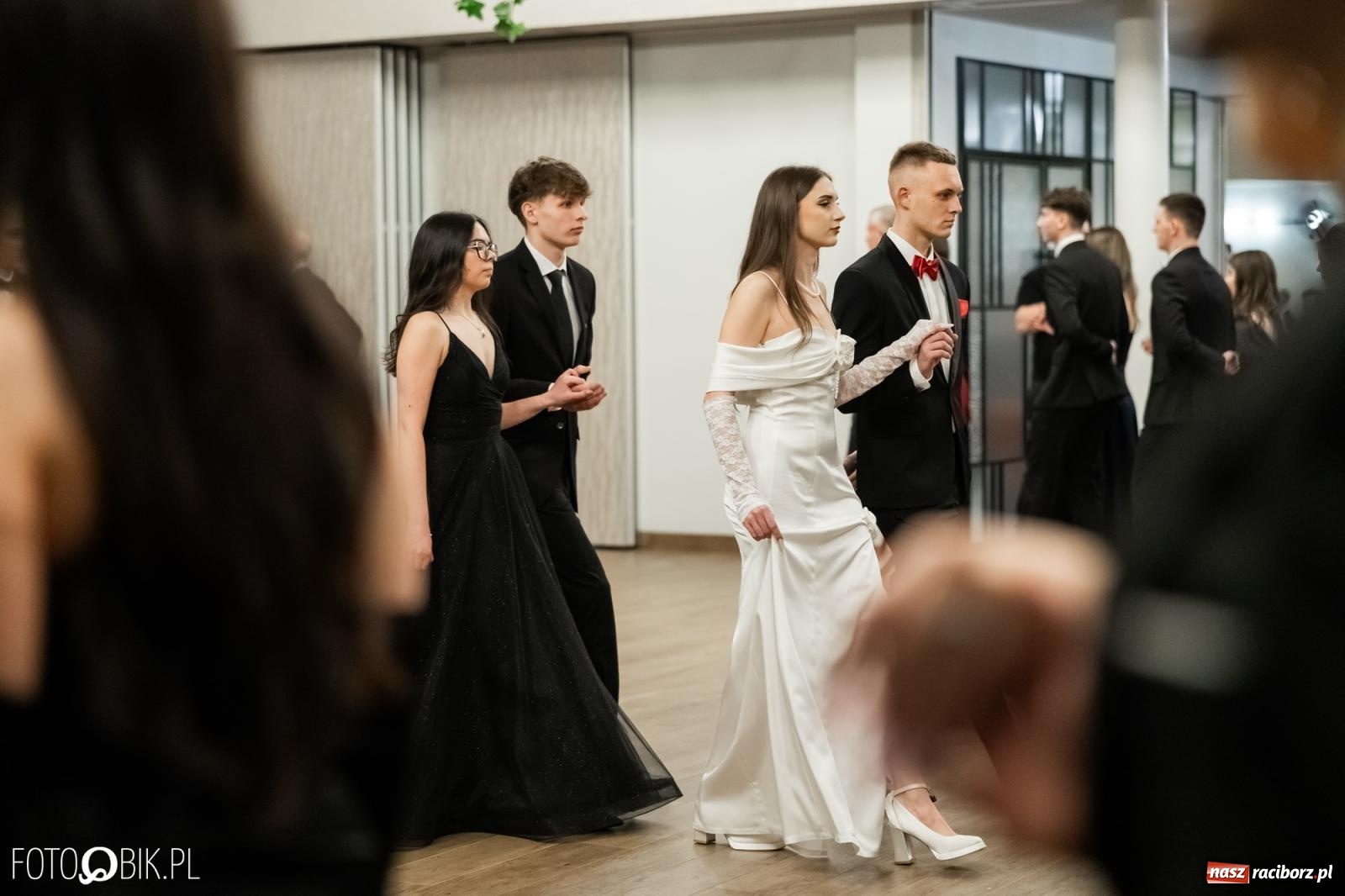 Zdjęcie w galerii na portalu naszraciborz.pl: ZSO nr 1 w Raciborzu po raz pierwszy bawi się na studniówce w Rudach [FOTO i WIDEO] wiadomości z regionu